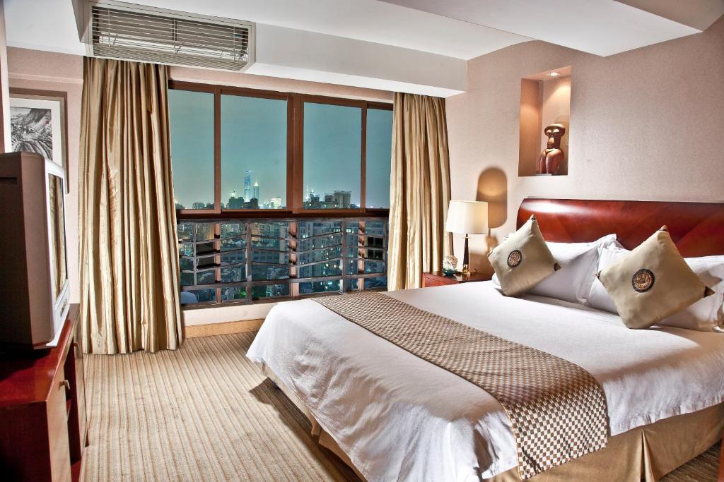 Onehome Yalong International Hotel 4*
