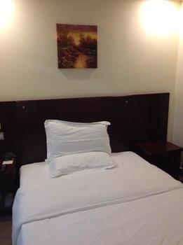 Hotel Greentree Baoshan Yanghang Shuichan Road 3*