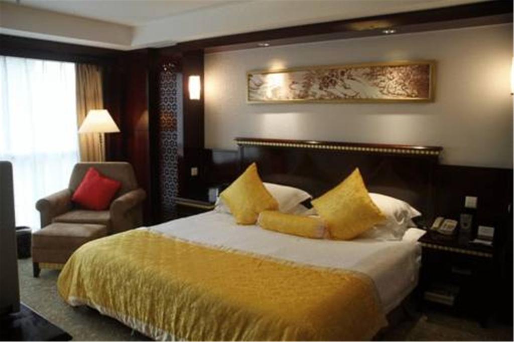 Hotel Gem Flower - North Bund 4*