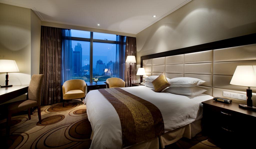 Otel Xujiahui Park 4*