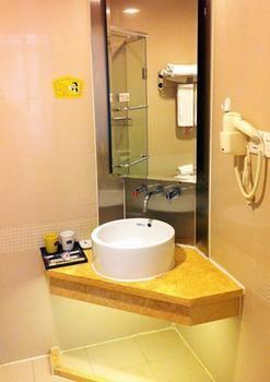 Hotel Longdong Avenue 2*