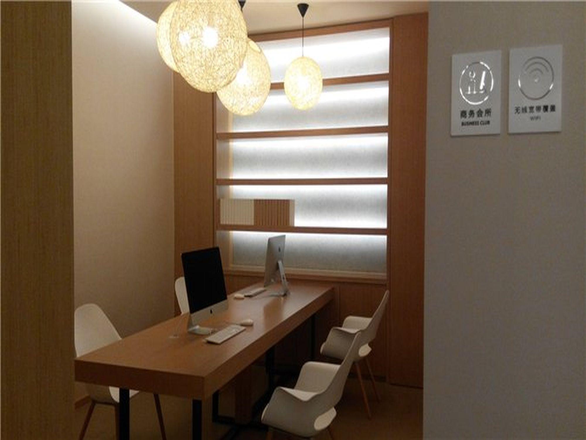 Hotel Ji Zhoupu Branch 4*