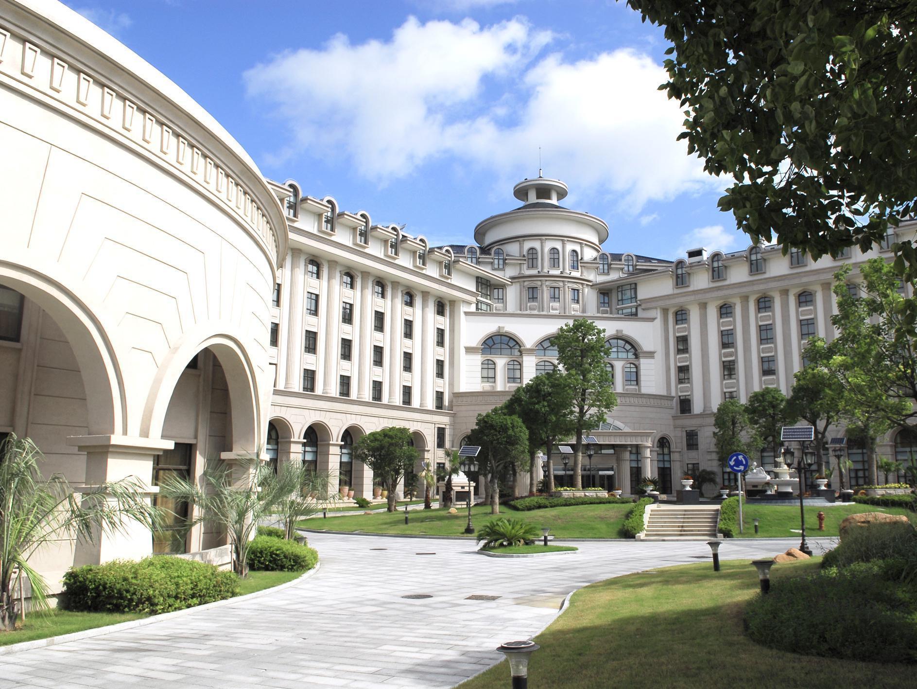 Hotel Lingang New Century Shanghai