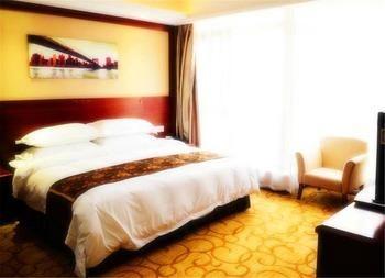 Vienna Pudong Airport Huaxia Road