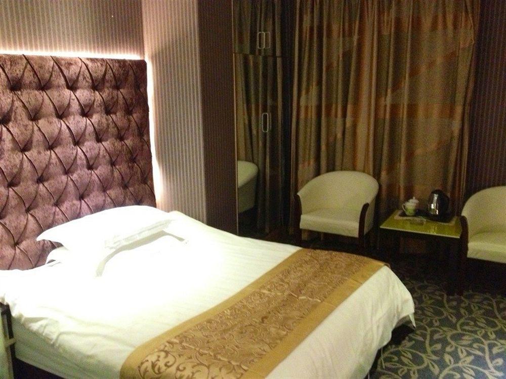 Hotel Jiujiu Holiday 3*