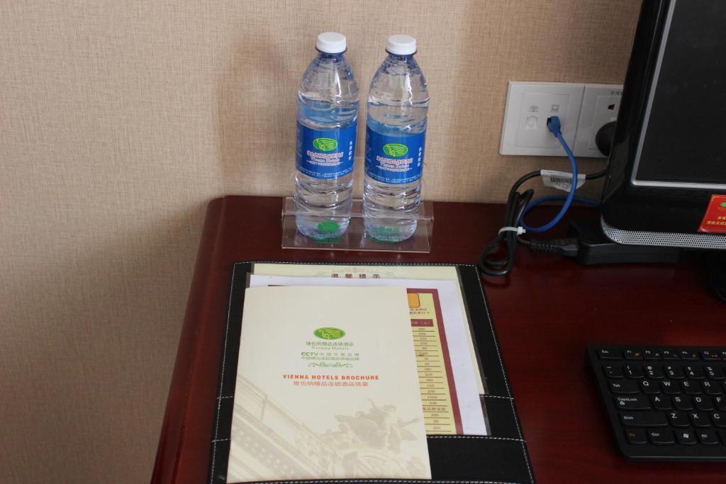 Vienna Hongqiao Airport Caobao Road Hotel 4*