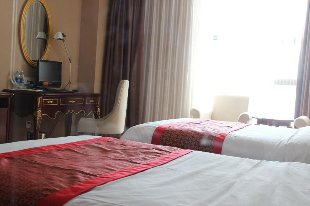 Vienna Hongqiao Airport Caobao Road 4* Shanghai