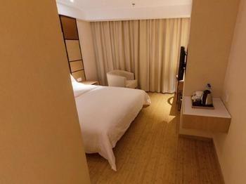 Hotel Ji Zhoupu Branch 4*