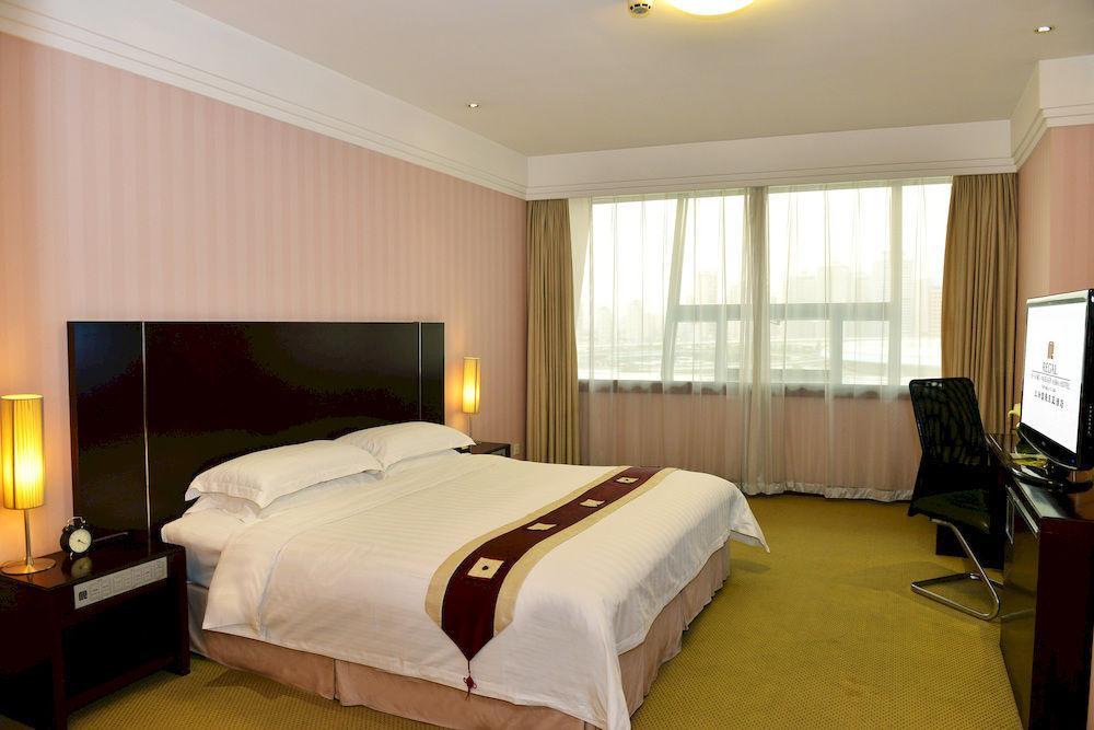 Regal East Asia Hotel 4*