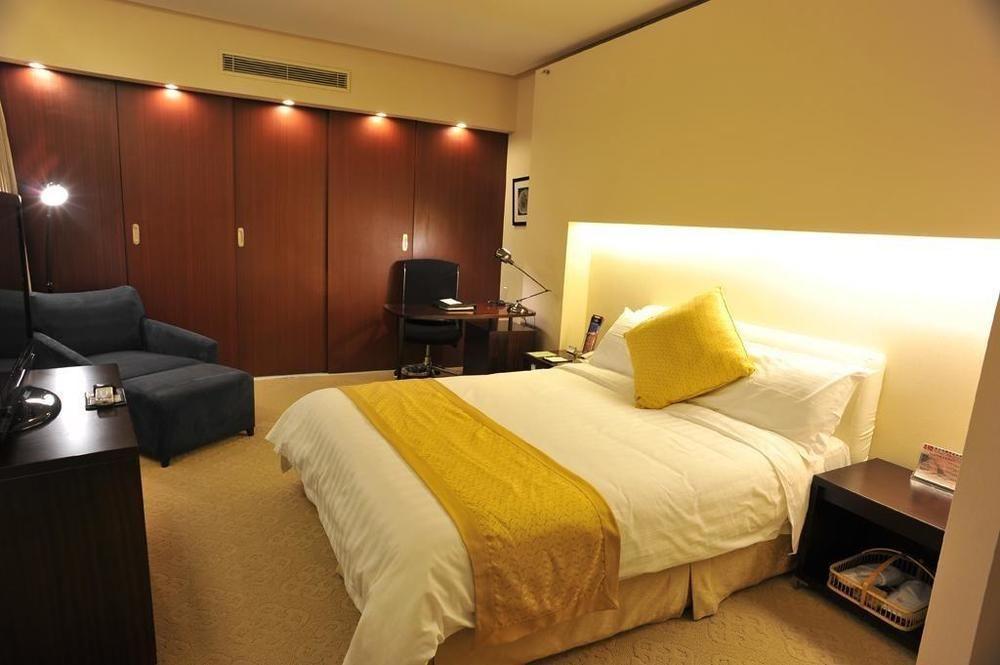 Gubei Garden Hongqiao 4*
