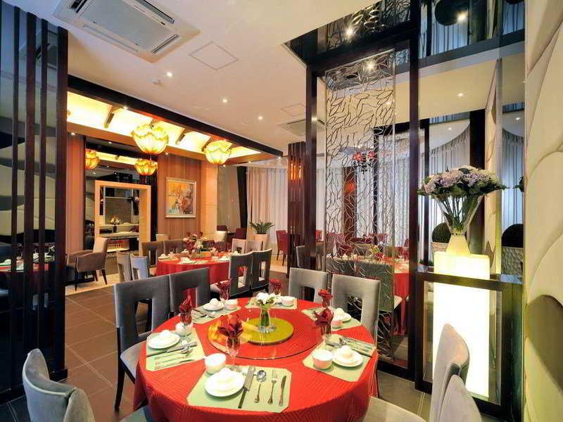 Rhea Boutique Jinqiao Hotel 3*