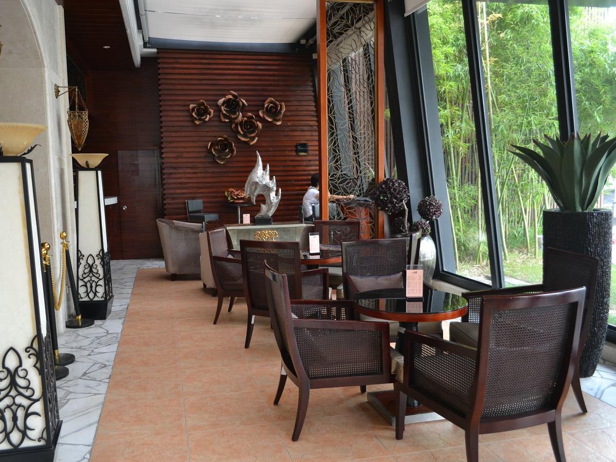 Rhea Boutique Jinqiao Hotel 3*