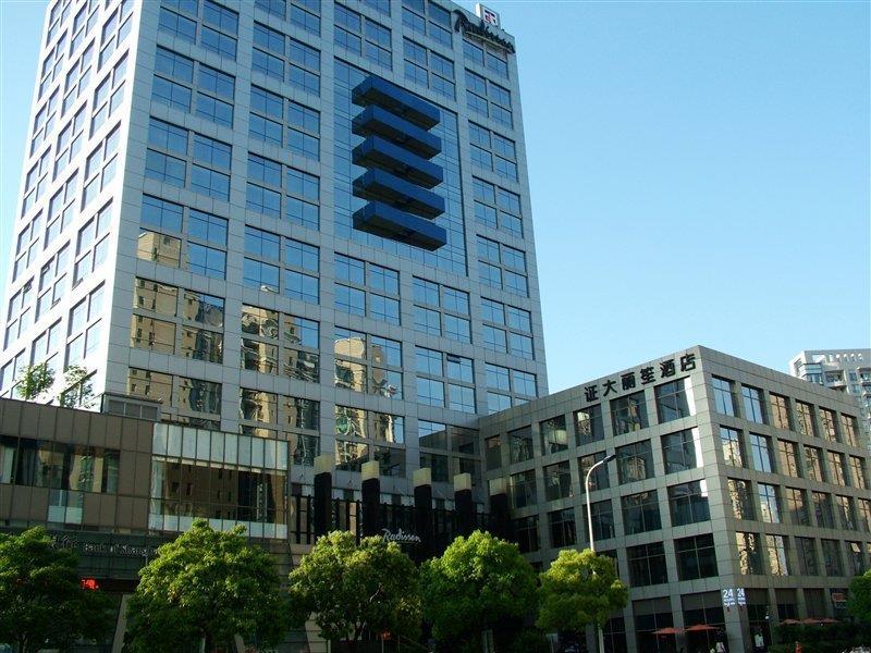 Hotel Grand Mercure Century Park - Free Shuttle Bus To Sniec