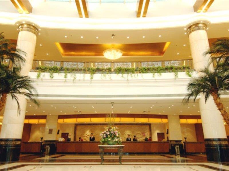 Hotel Ramada Plaza Pudong Airport - A Journey Starts At The Pvg Airport 4*
