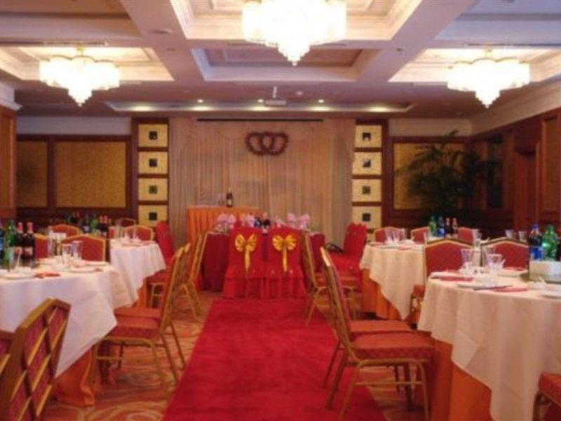 Otel Charms 3*