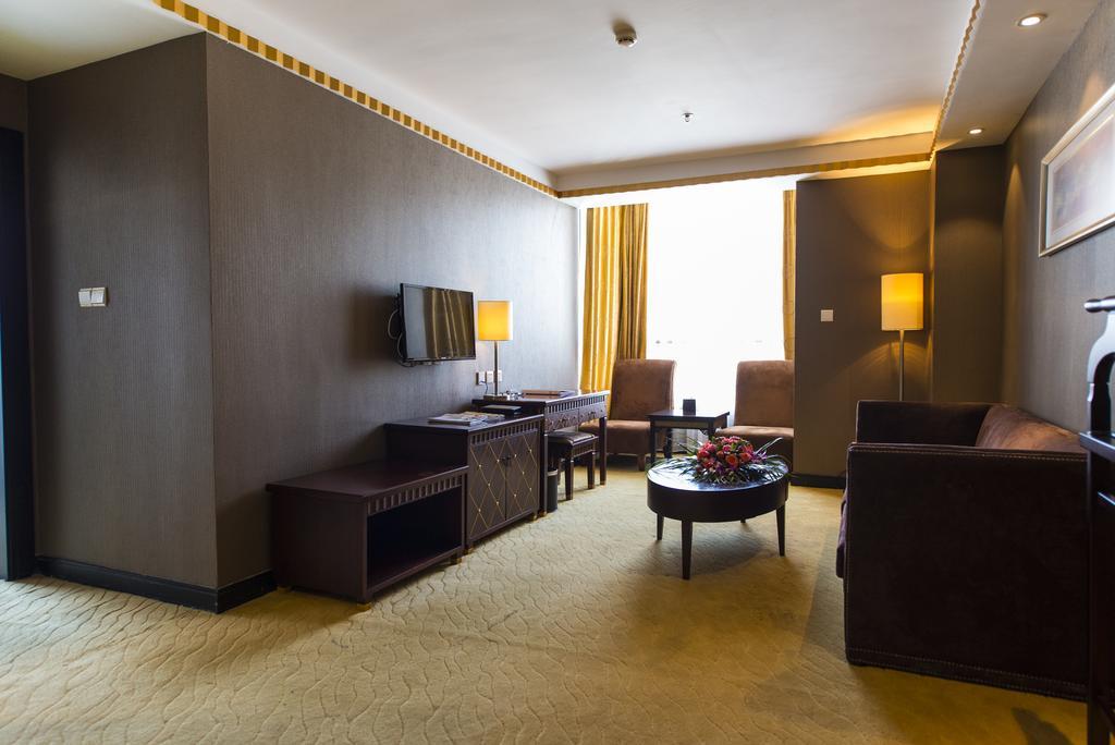 Hotel Days Hongkou Forture 4*