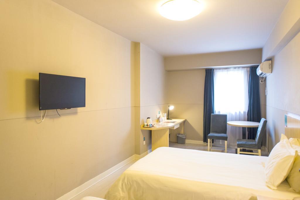 Jin Jiang East Asia Hotel 2*