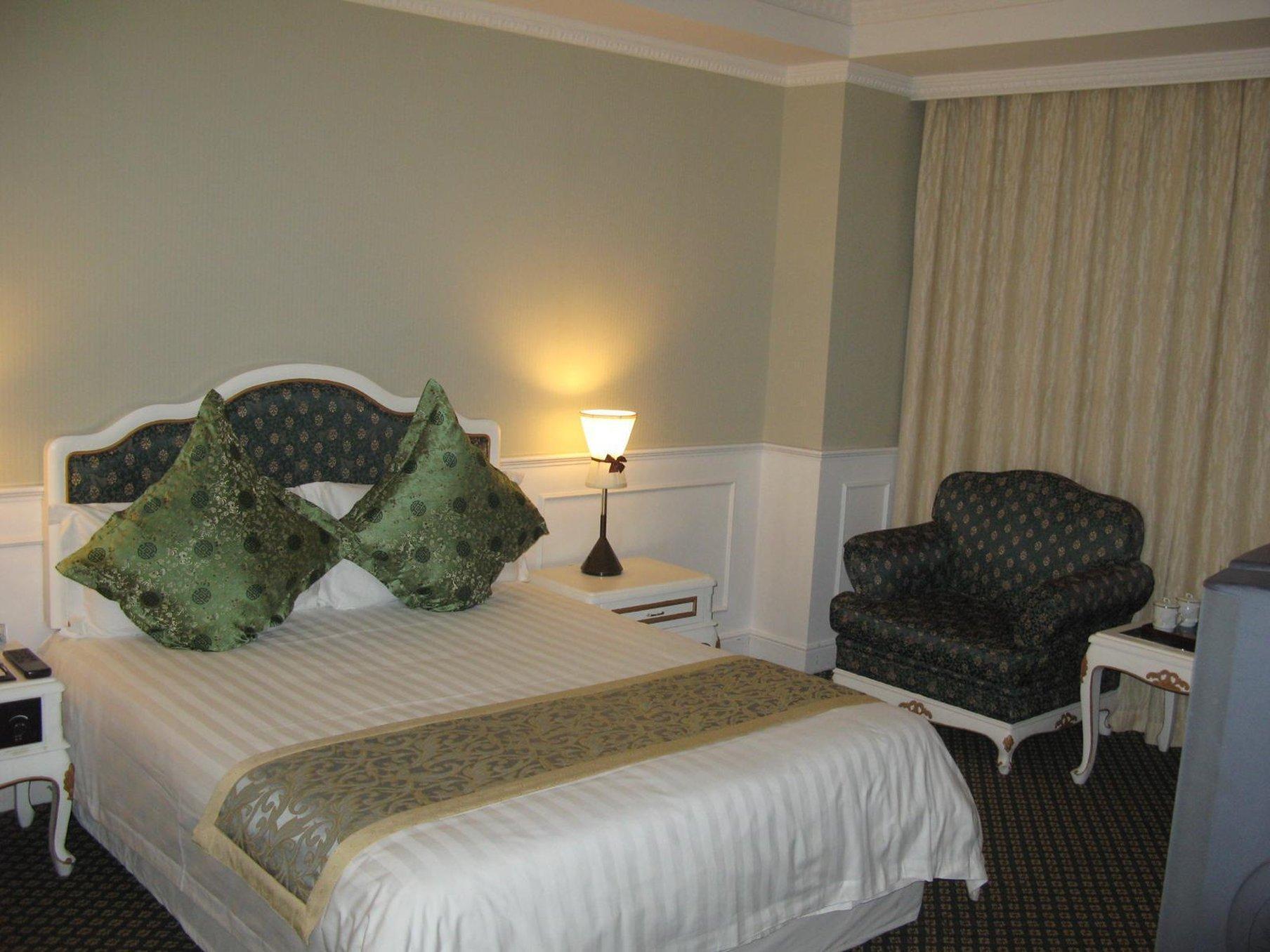 Haiyan Hotel 3*