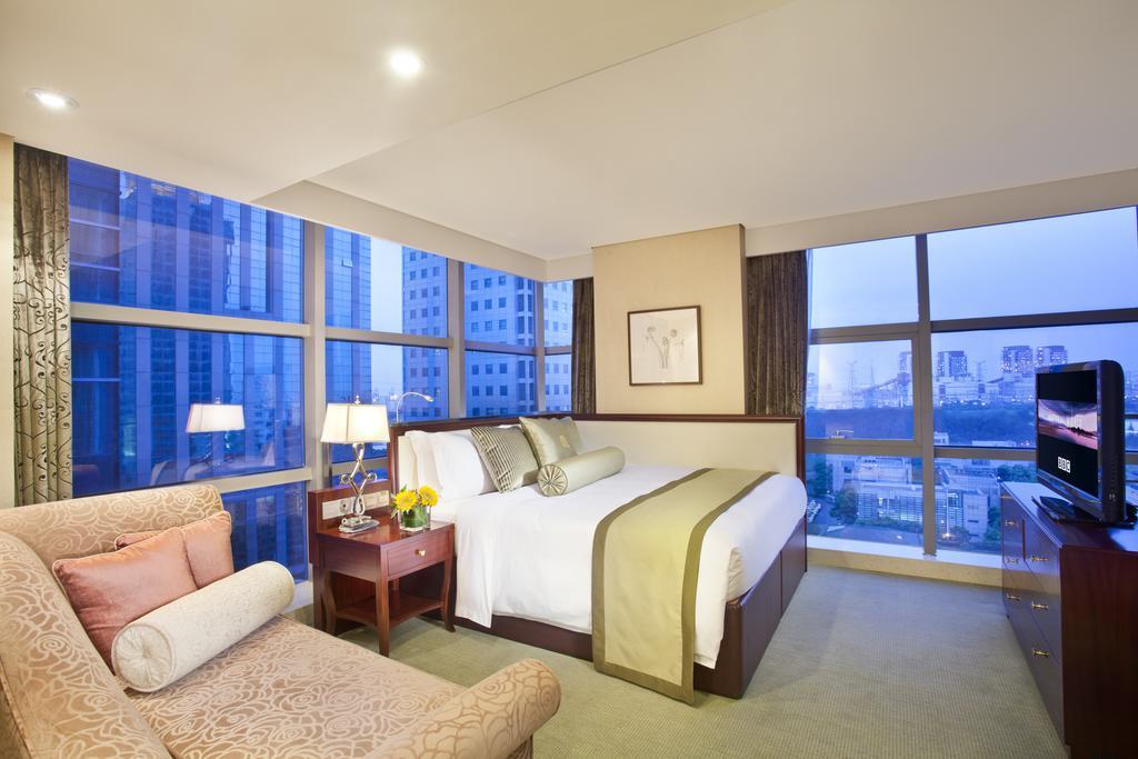 Hotel Regal Plaza & Waigaoqiao 4*