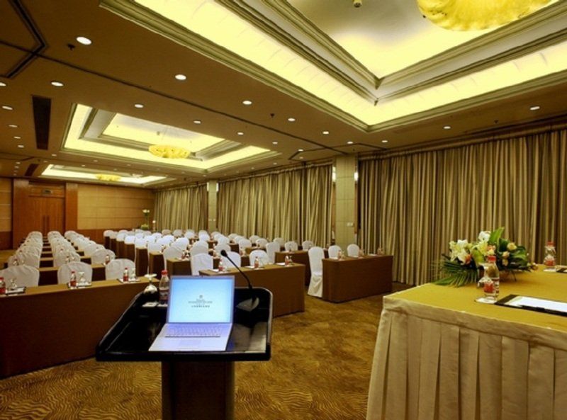 Regal East Asia Hotel 4*