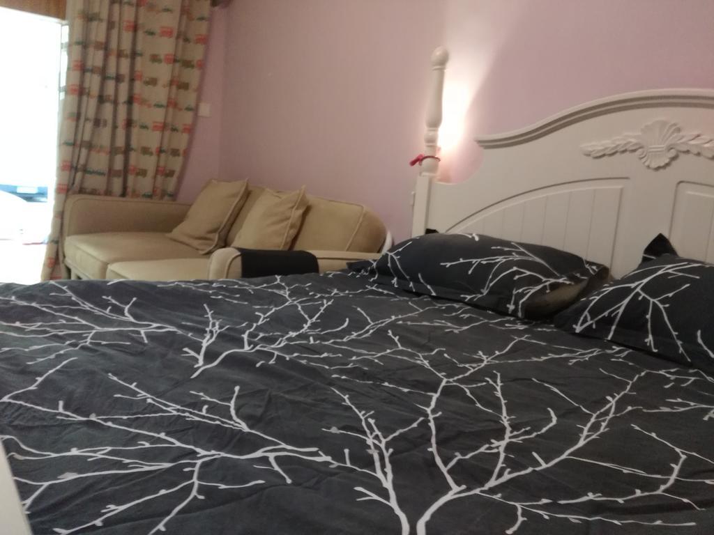 Nanjing Road Pedestrian Road Apartment *
