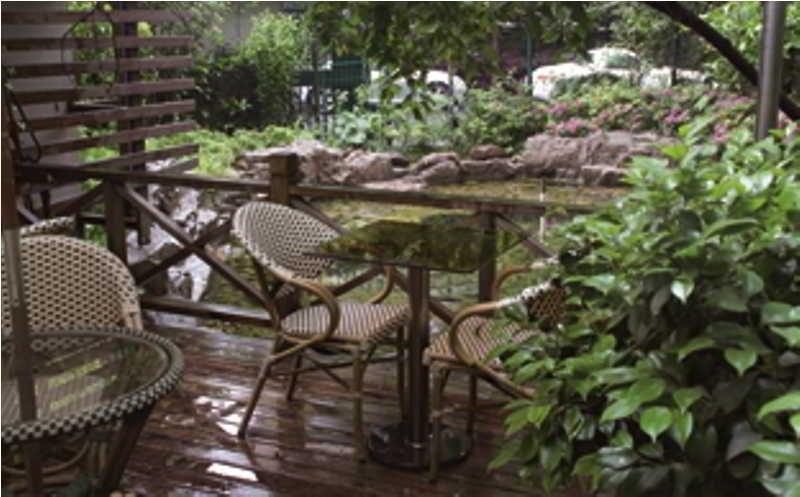 Howard Johnson Apartment