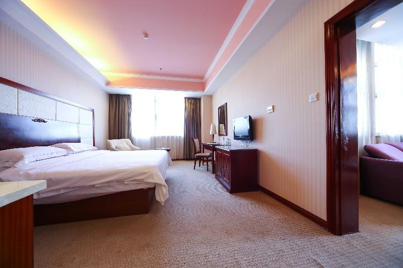 Vienna Jiuxing Market Hotel 3*