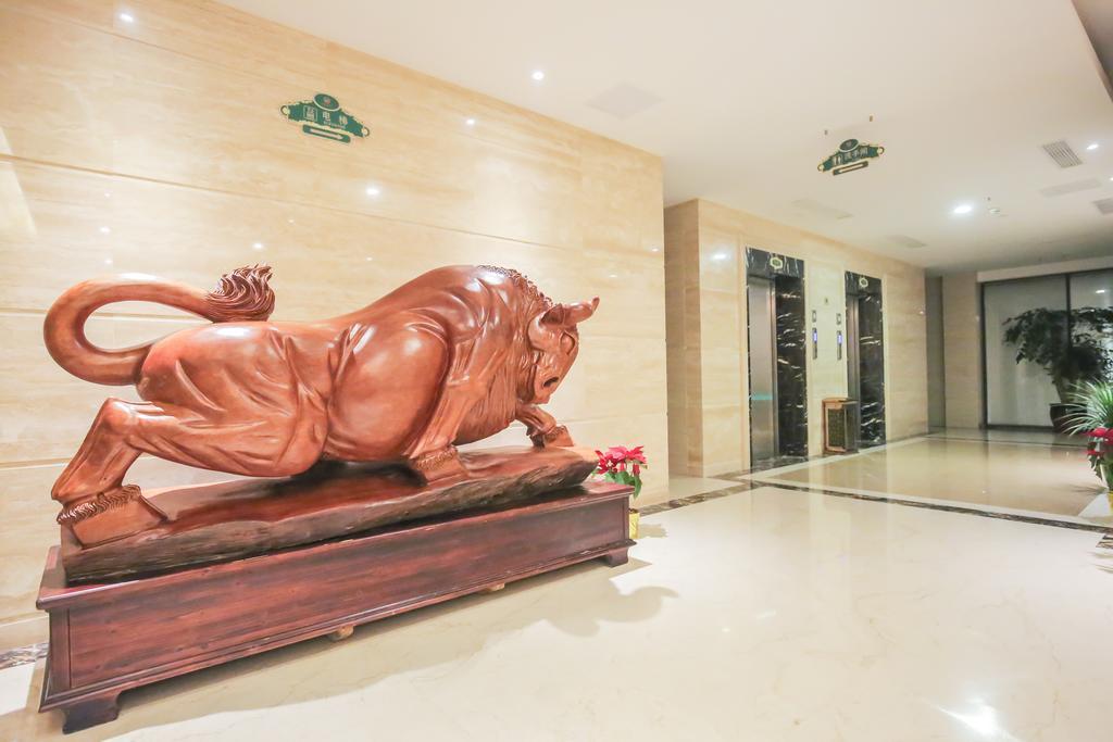 New Knight Royal Airport And International 4* Şanghay