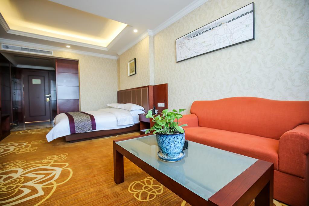 New Knight Royal Airport And International Otel
