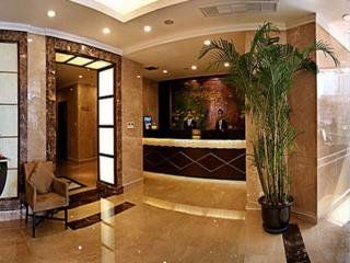 Howard Johnson Apartment *