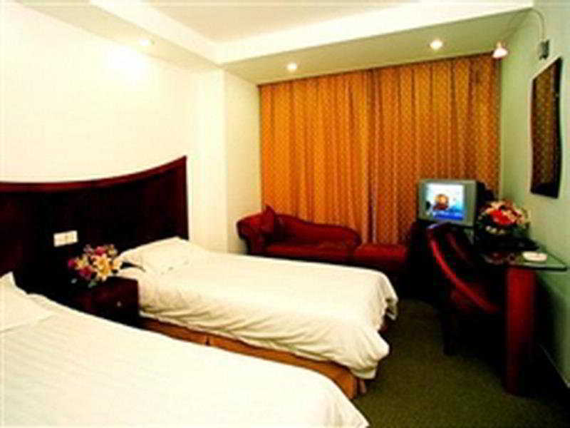 Jin Jiang East Asia Hotel 2*