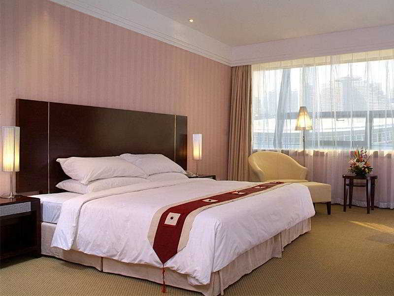 Regal East Asia Hotel 4*