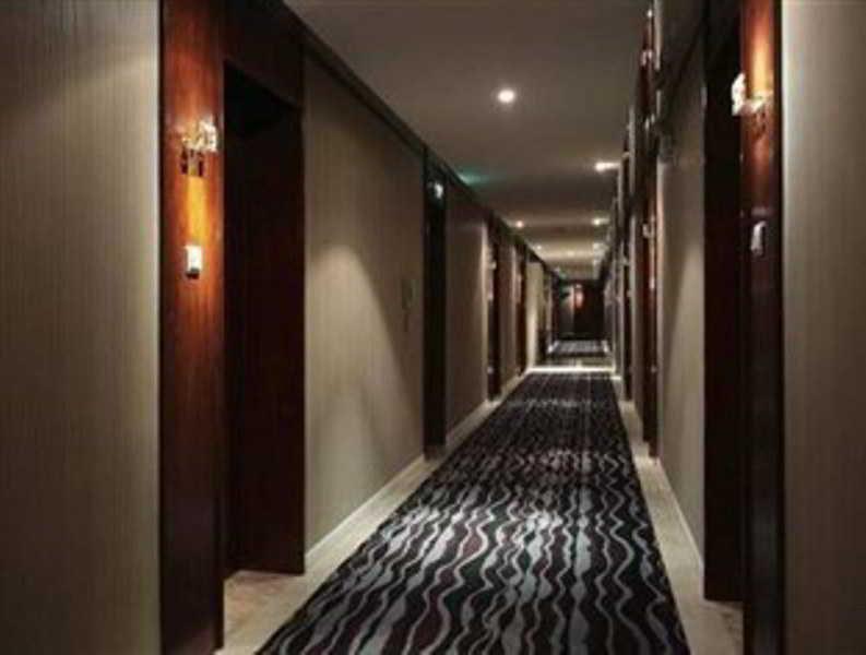 Rhea Boutique Jinqiao Hotel 3*