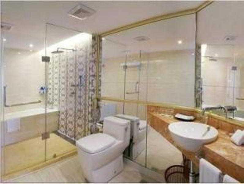 Rhea Boutique Jinqiao Hotel
