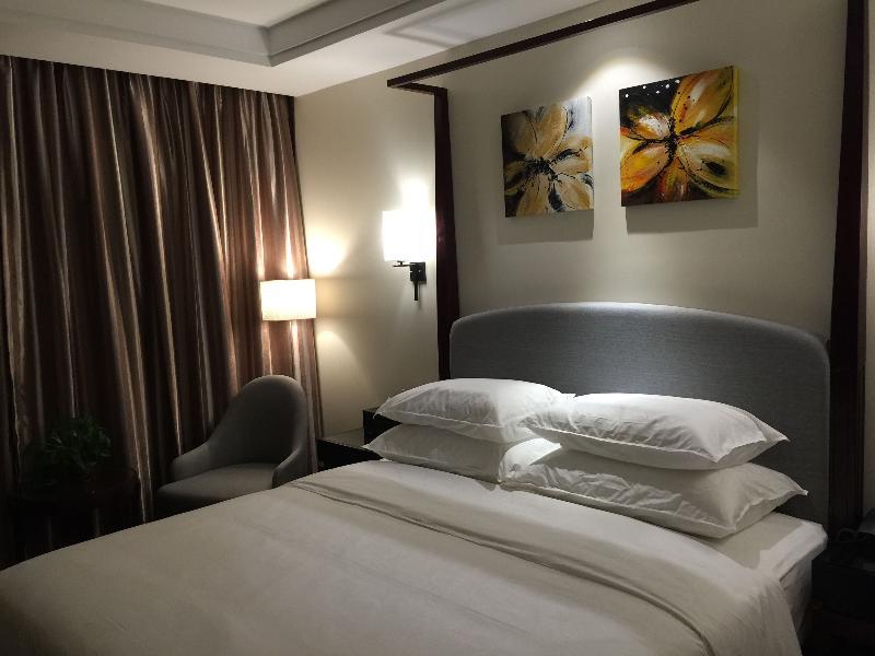 Otel Baolong Homelike Hong Qiao Branch 3*
