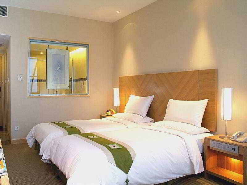 Regal East Asia Hotel 4*