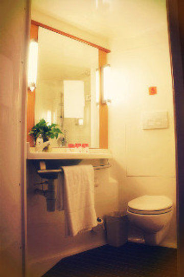 Ibis Expo Chenshan Road Subway Staion 3* Shanghai