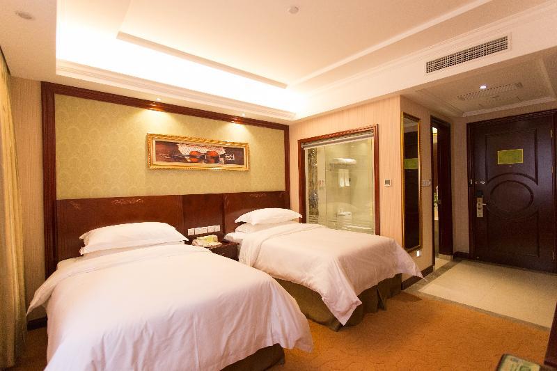 Vienna Pudong Airport Huaxia Road Hotel 3*