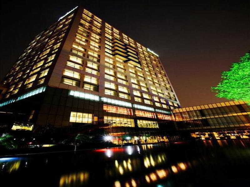 Hotel Grand Mercure Century Park 5*