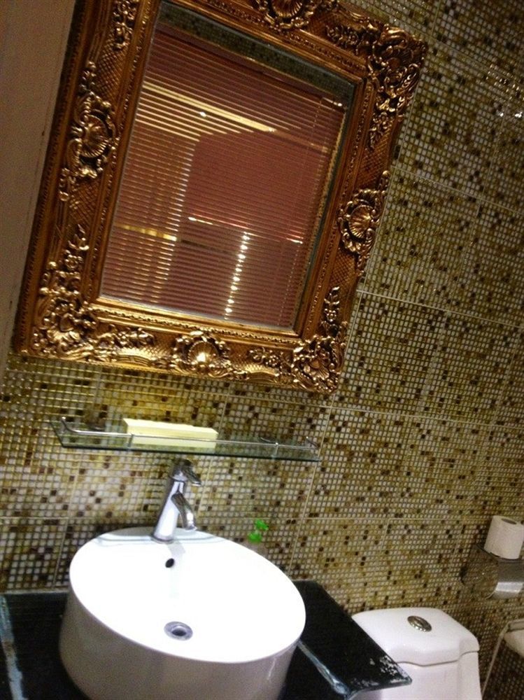 Jiujiu Holiday Hotel