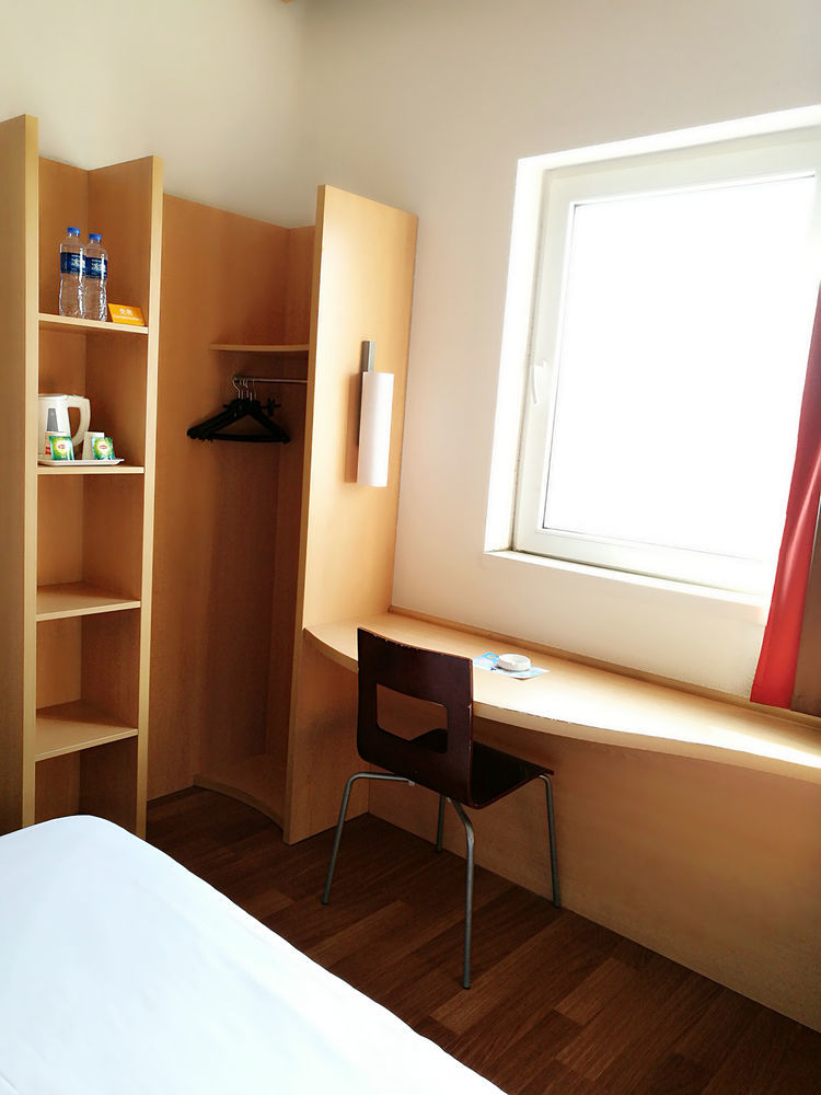 Hotel Ibis Expo Chenshan Road Subway Staion Shanghai