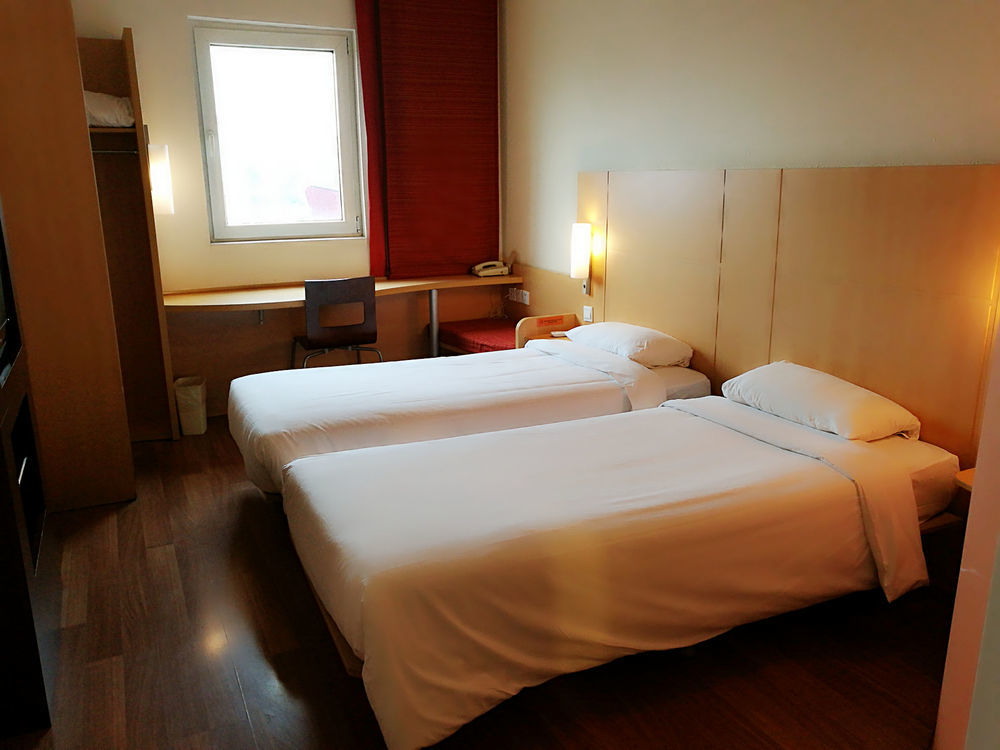 Ibis Expo Chenshan Road Subway Staion 3* Shanghai