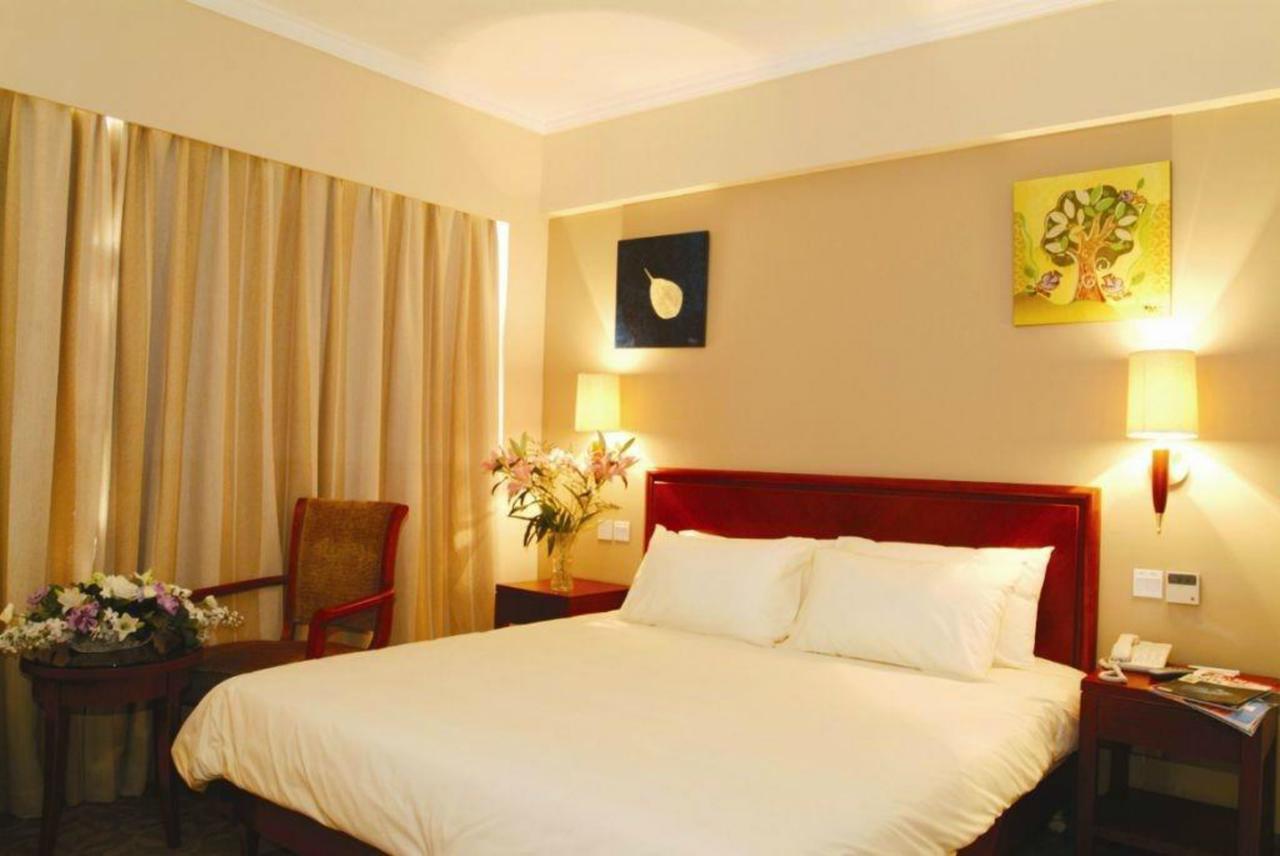 Hotel Greentree Changyang Road Jiangpu Park Metro Station Business 3*