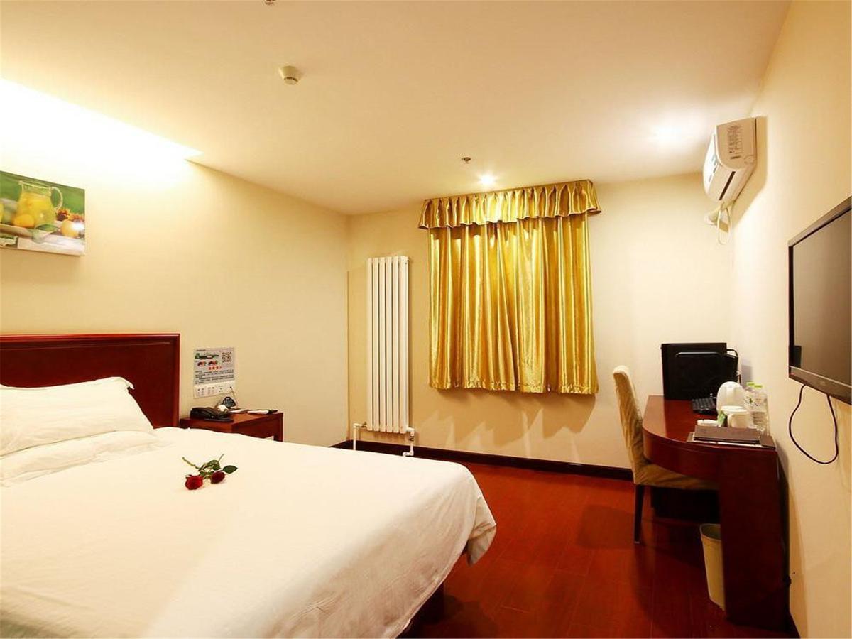 Greentree Changyang Road Jiangpu Park Metro Station Business Hotel 3*