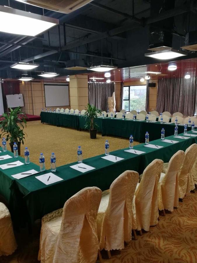 Gloria Plaza Kangqiao Hotel Shanghái