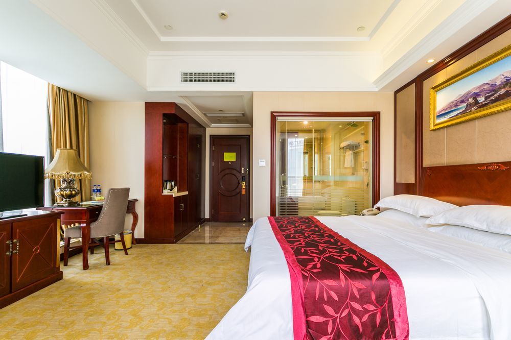 Vienna International Hongqiao Airport Wanda Hotel 3*