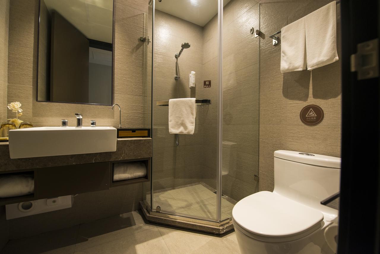 People's Square East Jinling Road Hotel