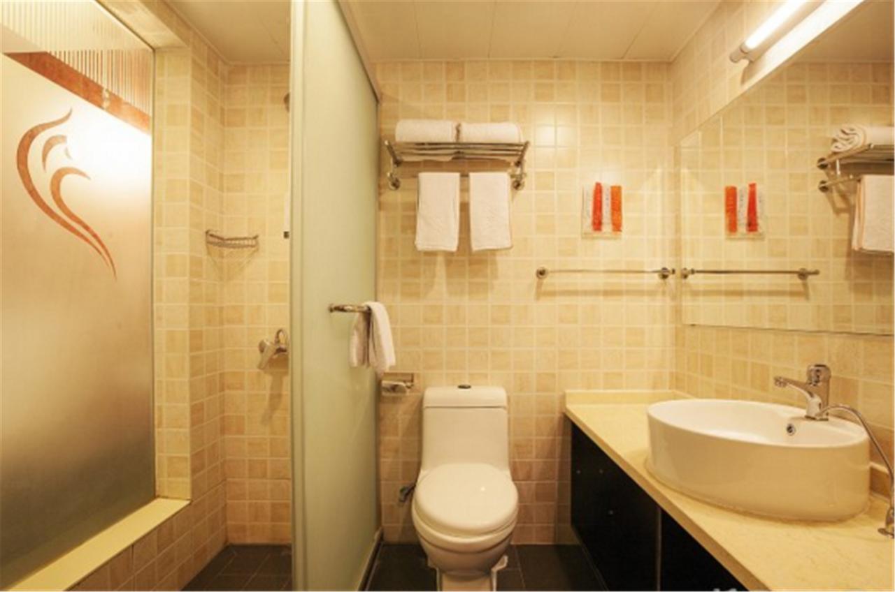 Fairyland Hotel Shanghai New International Exihibition Centre South Yanggao Road Metro Station Hotel 2*