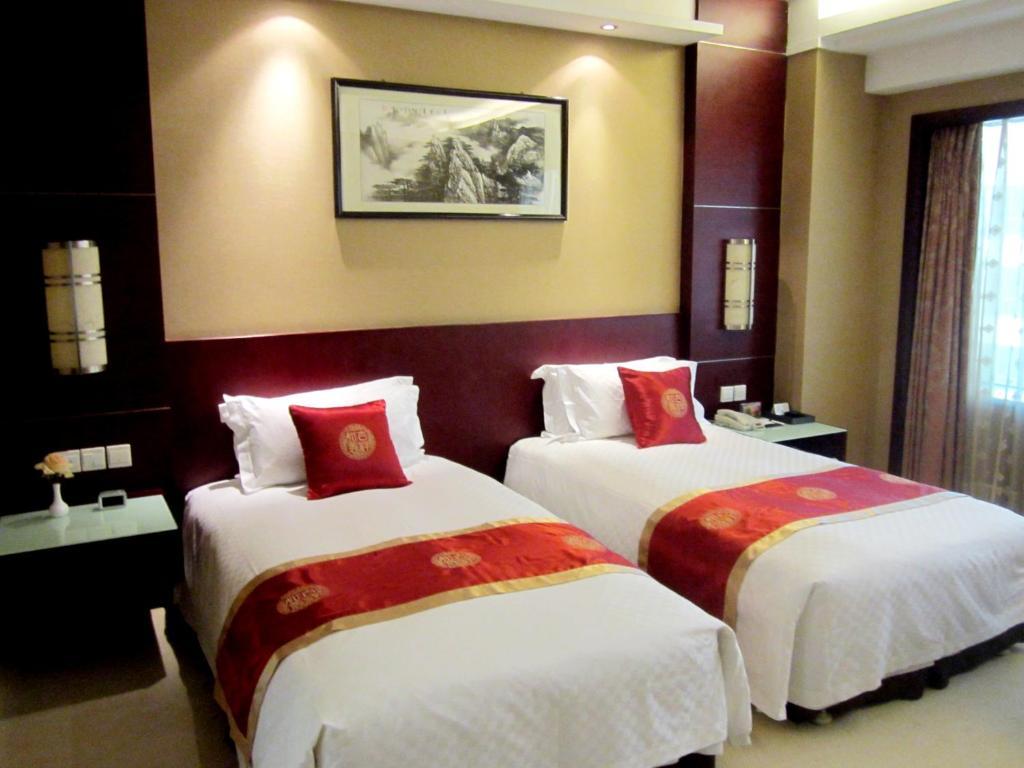 Howard Johnson Wyndham Leonora Plzaz Hotel