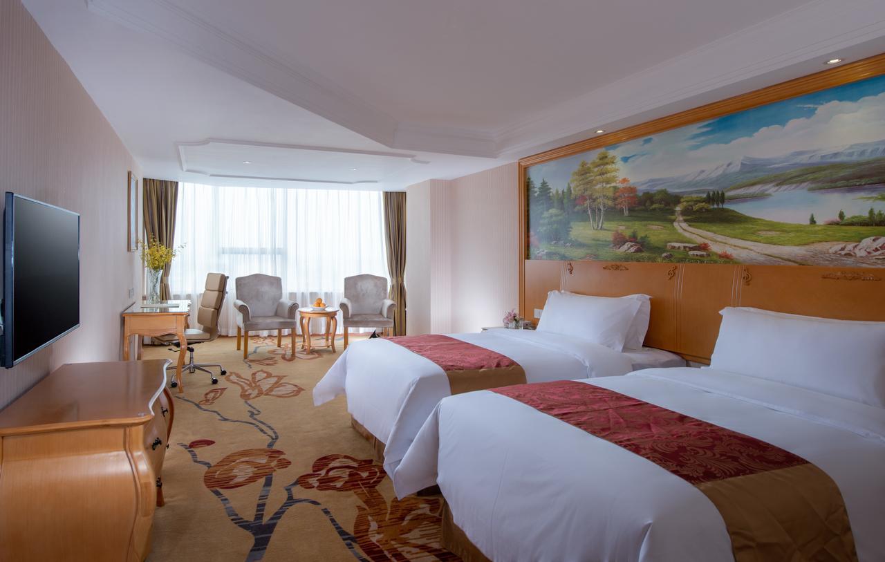 Vienna Jiuxing Market Hotel